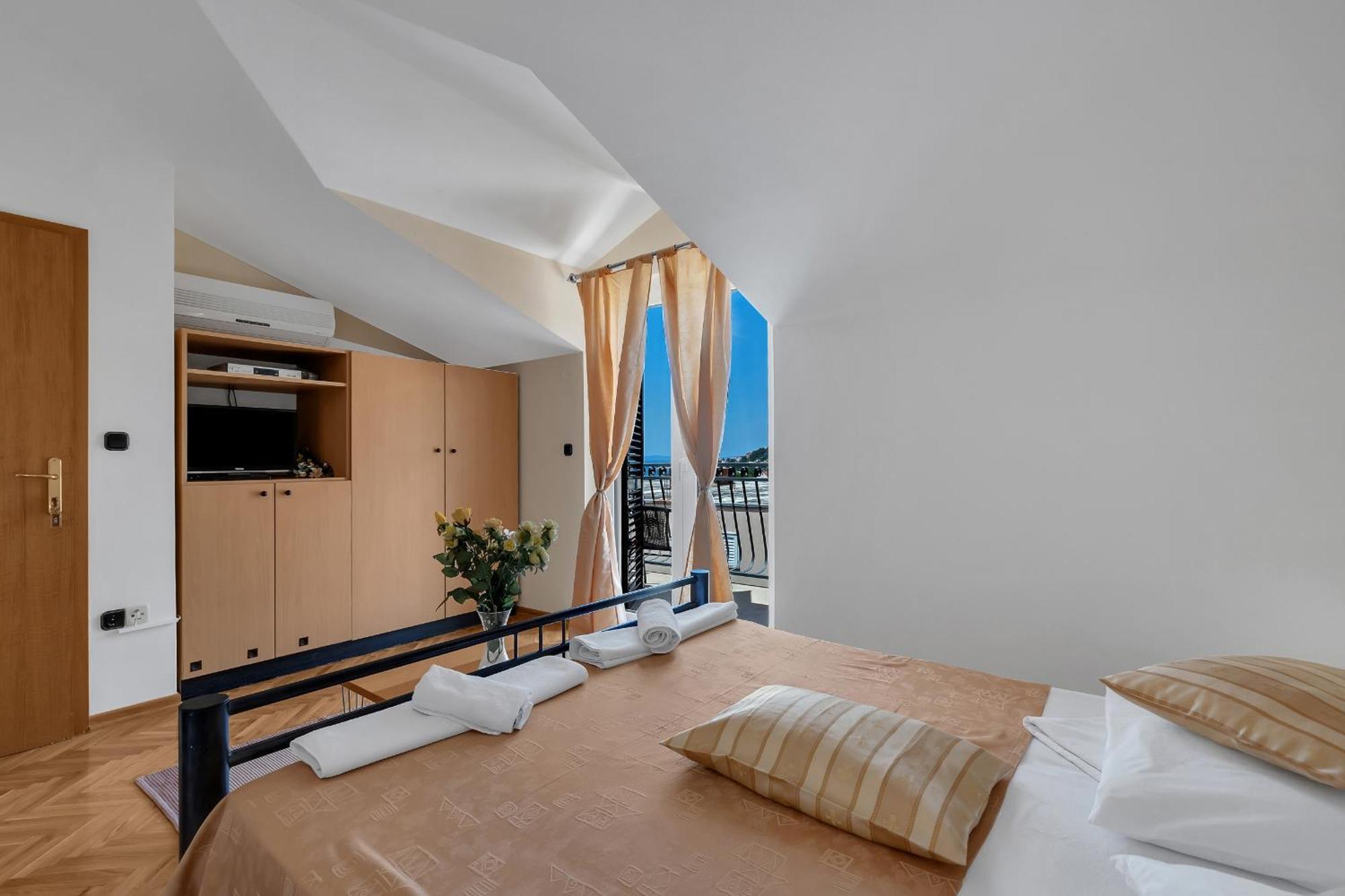 Apartments And Rooms With Parking Space Duce, Omis - 10303 Pokoj fotografie